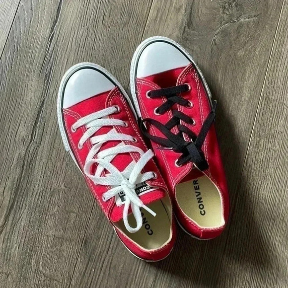 NWOT Converse Chuck Taylor All Star Low Top Little/Big  Kids - US2 - Picture 3 of 8